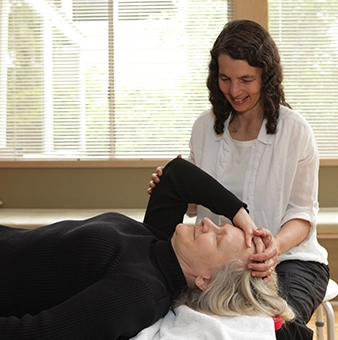 Feldenkrais Practitioner Introduction Feldenkrais practitioner explaining the method