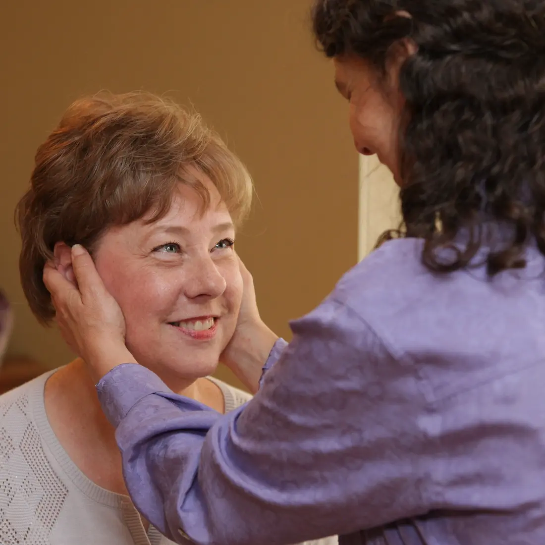Laura Yedwab supporting a client’s head during a lesson